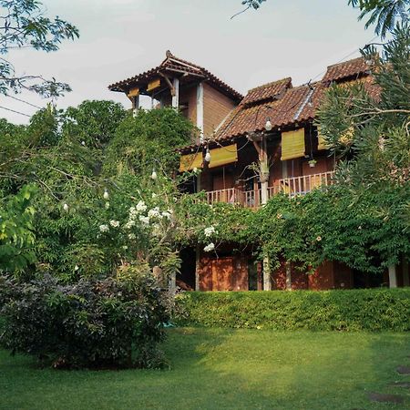 Bed and Breakfast Djajanti House Semarang Exterior foto