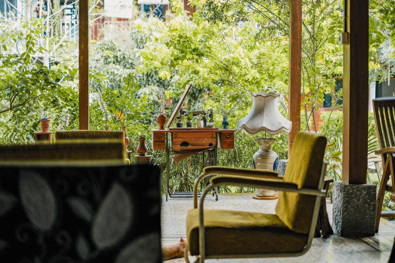 Bed and Breakfast Djajanti House Semarang Exterior foto