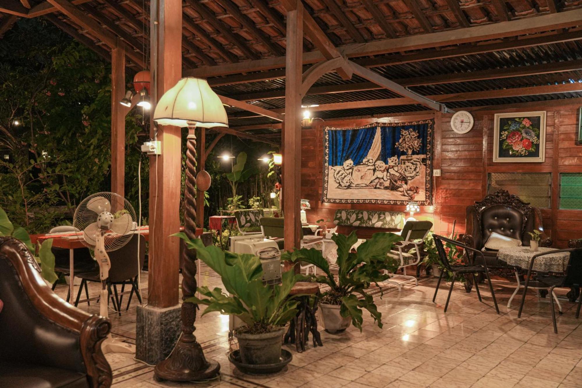 Bed and Breakfast Djajanti House Semarang Exterior foto