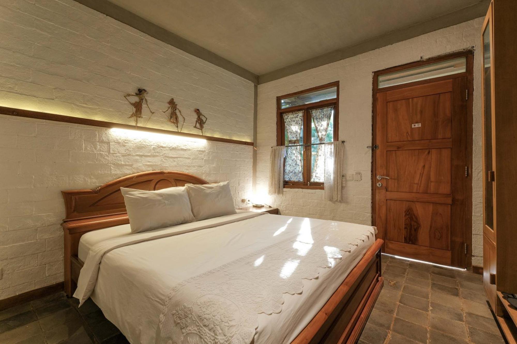 Bed and Breakfast Djajanti House Semarang Exterior foto