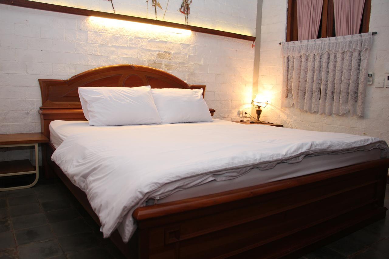 Bed and Breakfast Djajanti House Semarang Exterior foto